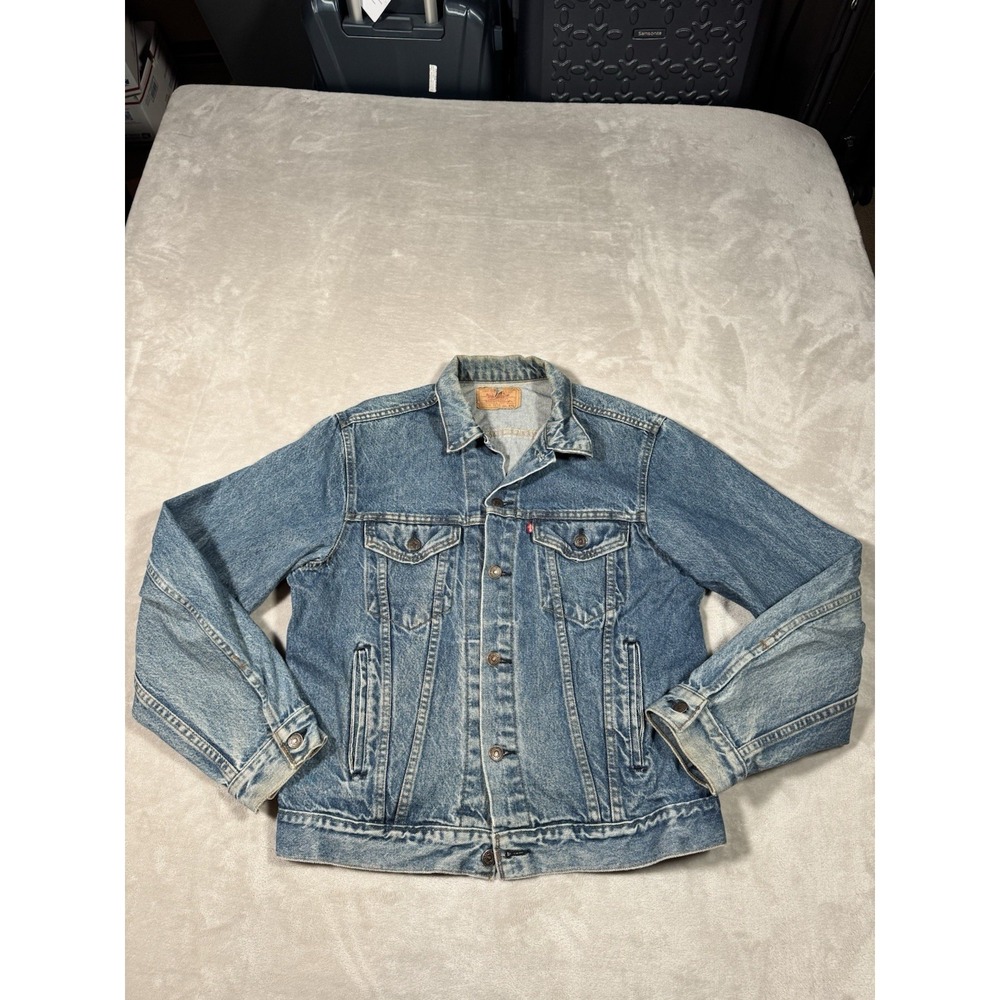 Vintage Levis 71506 0126 Denim Jacket Size 44L Blue Faded Distressed MADE IN USA